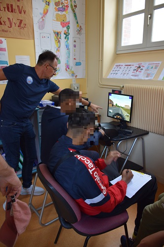 PoliceNat44's tweet image. [@RoutePlusSure] Nos policiers du #CLJ en partenariat avec le service prévention de @nantesfr, les pompiers &amp;amp; l’hôpital St-Jacques ont mis en place un projet de lutte #ContreLesRodéos en faisant comprendre aux jeunes les règles du #CodeDeLaRoute le respect &amp;amp; le partage des voies.