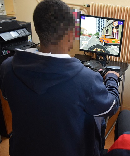 PoliceNat44's tweet image. [@RoutePlusSure] Nos policiers du #CLJ en partenariat avec le service prévention de @nantesfr, les pompiers &amp;amp; l’hôpital St-Jacques ont mis en place un projet de lutte #ContreLesRodéos en faisant comprendre aux jeunes les règles du #CodeDeLaRoute le respect &amp;amp; le partage des voies.