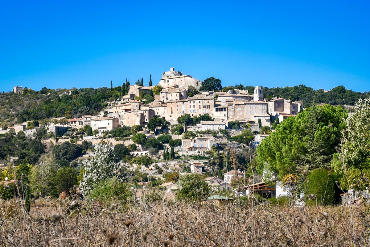 Yesterday, we discovered an exceptional site: the hilltop village of Simiane-la-Rotonde in Haute-Provence.
.
.
.
#FrenchMoments #EnFranceAussi #MagnifiqueFrance #ExploreFrance #Visitsouthoffrance #SimianelaRotonde #HauteProvence #PaysdeBanon