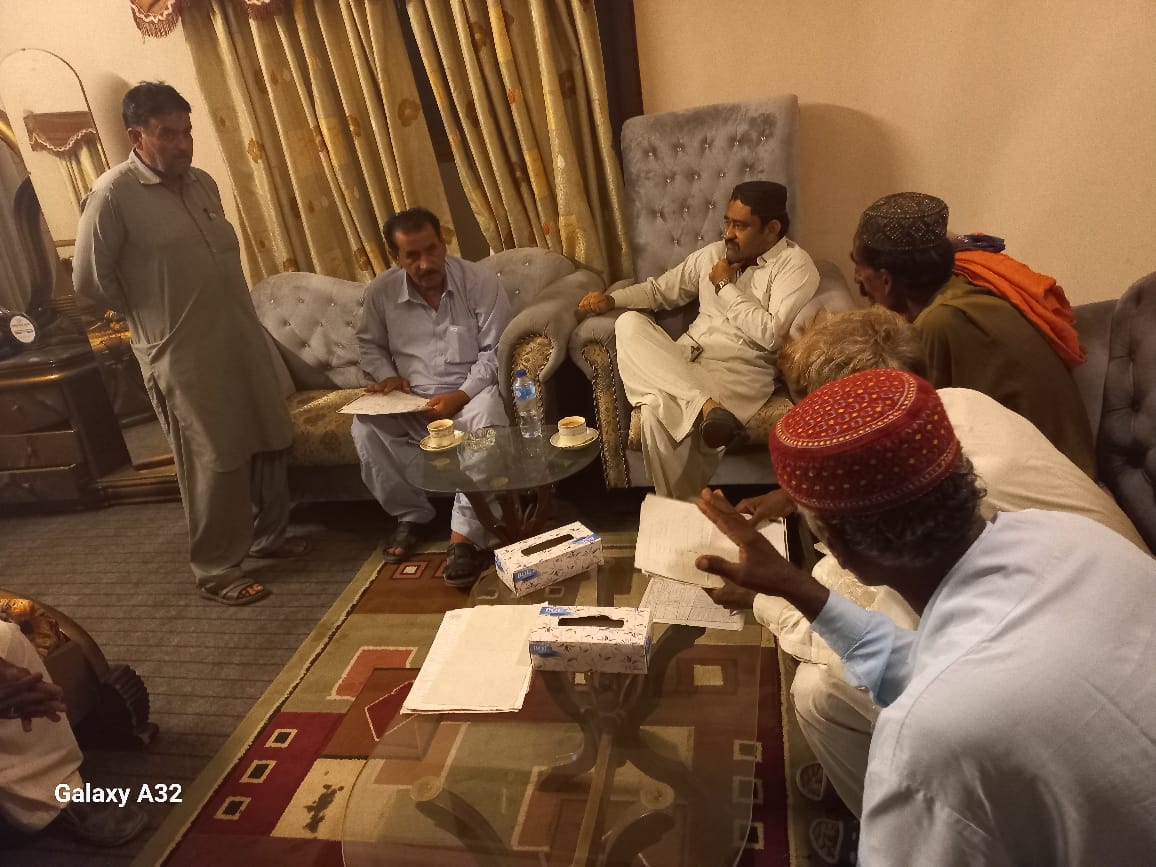 halepoto5333's tweet photo. فلکارا ماتلی:رہنما پاکستان پیپلز پارٹی و سابق رکن سندھ اسمبلی ڈاڈا حاجی محمد هالیپوٹو اپنی رہائش گاہ گوٹھ چیف سردار بشیر احمد ہالیپوٹو فلکارا ہالیپوٹہ ہائوس میں حلقے کے لوگوں مختلف برادریوں کے معززین سے ملاقات کررہے ہیں اور اُن کے مسائل سننے۔
#VoiceOfMatliBadin https://t.co/T900Na4Er1