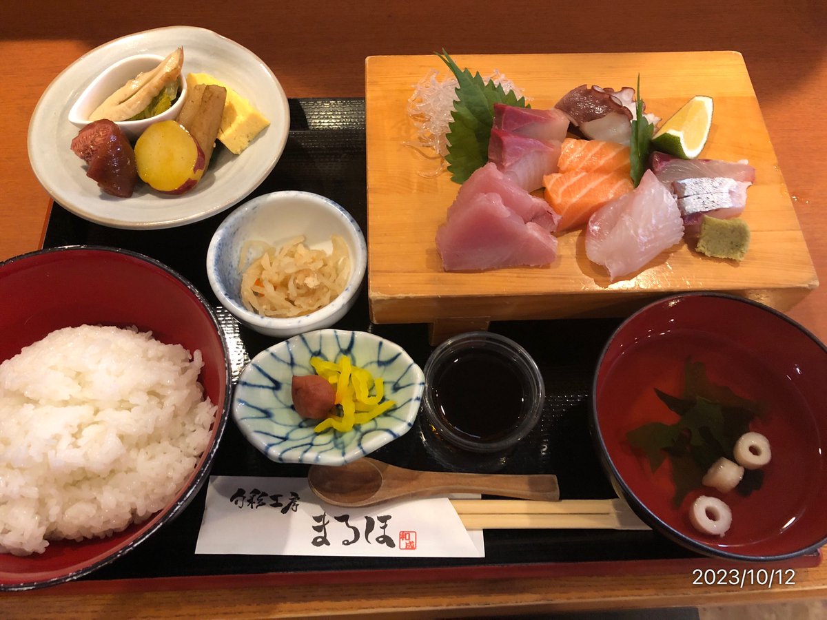 MIKI26746934's tweet photo. 231012001 #Maruho on #Karato in #Shimonoseki in #Yamaguchi in #Japan. #NamikiPoint4 下関市役所裏にある仕出しを主体にしてる和食店。ランチの旬菜お造り膳税込1680円。いつも美味しい^_^。https://t.co/2sArYwTHLX https://t.co/jiAoTTzowa