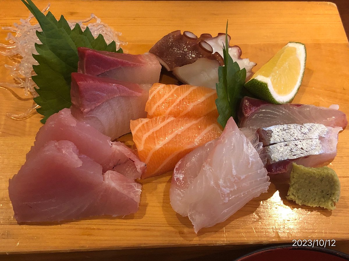 MIKI26746934's tweet photo. 231012001 #Maruho on #Karato in #Shimonoseki in #Yamaguchi in #Japan. #NamikiPoint4 下関市役所裏にある仕出しを主体にしてる和食店。ランチの旬菜お造り膳税込1680円。いつも美味しい^_^。https://t.co/2sArYwTHLX https://t.co/jiAoTTzowa