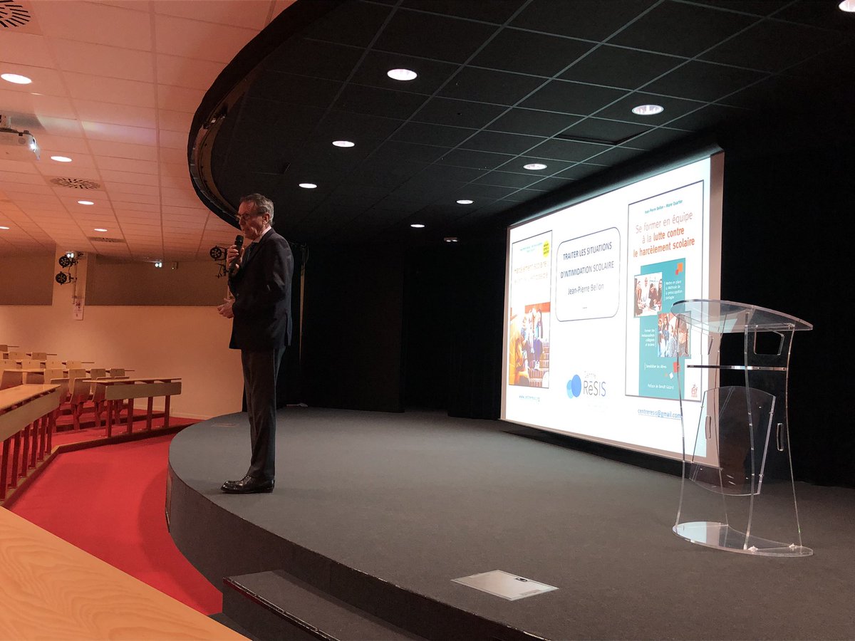 AnneAuffretL's tweet photo. 🤝MPP fr. JP BELLON forme hier dans notre diocèse +de 100 personnes : 🧑‍🏫enseignants du 1re et du 2nd degré, personnels de vie scolaire et ASEM. En équipe ils vont pouvoir agir plus efficacement pour repérer et stopper🛑 le harcèlement. #MPP #harcelement #EC35 #Bellon #resis https://t.co/hcPq3FMcPE