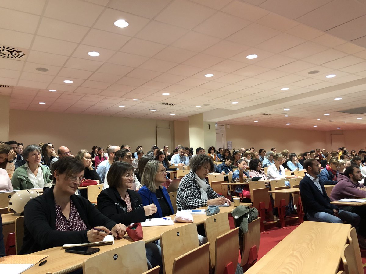 AnneAuffretL's tweet photo. 🤝MPP fr. JP BELLON forme hier dans notre diocèse +de 100 personnes : 🧑‍🏫enseignants du 1re et du 2nd degré, personnels de vie scolaire et ASEM. En équipe ils vont pouvoir agir plus efficacement pour repérer et stopper🛑 le harcèlement. #MPP #harcelement #EC35 #Bellon #resis https://t.co/hcPq3FMcPE
