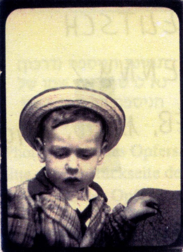 12 October 1940 | A German Jewish boy, Denny Deutsch, was born in Berlin.

In March 1943 he was deported to #Auschwitz and murdered in a gas chamber.