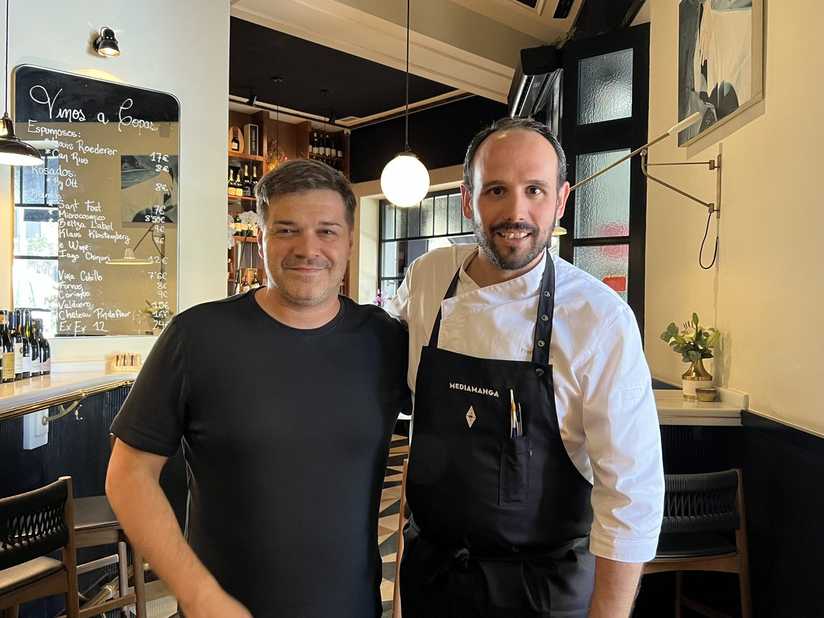 JCCapel's tweet photo. Detrás de @mont_bar, que no es un bar aunque lo parezca, se encuentran Ivan Castro, propietario, y @franag87, que ejerció de jefe de cocina junto a Albert Adrià en Tickets. Alta cocina en un bar, con suculentas tapas y mini raciones. https://t.co/tysNwcmVwY https://t.co/uXnXqUYpzQ