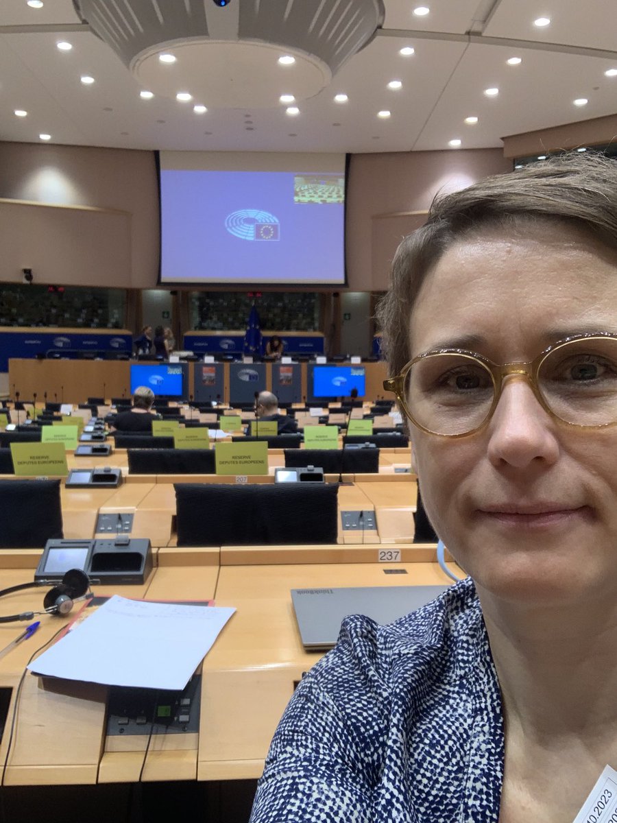 HeidiKivekas's tweet photo. Euroopan parlamentissa on juuri alkamassa Fur Free Europe -kansalaisaloitteen julkinen kuuleminen. Viestimme MEPeille: eurooppalaiset haluavat kieltää turkistarhauksen, koska se aiheuttaa valtavaa kärsimystä eläimille.
#FurFreeEurope https://t.co/udAqkBE4hj
