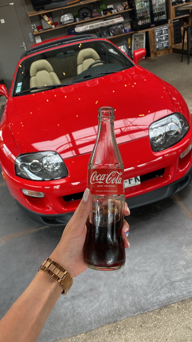 Camilliardair's tweet photo. Pour me rendre heureuse : des bolides et du coca 
(🏎️ : Classique Autowerks) https://t.co/2eqaj07Msm