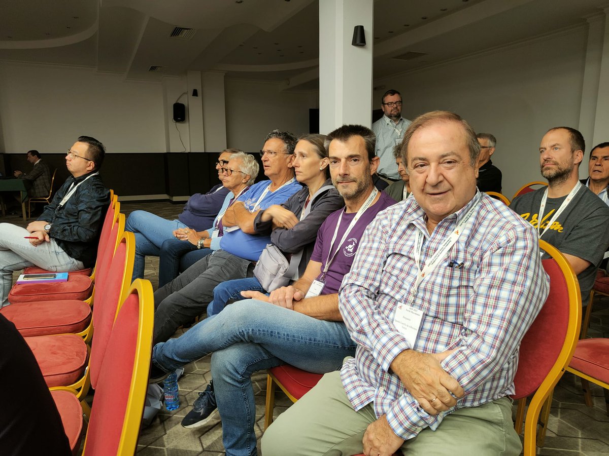 fespm_es's tweet photo. La representación de la #fespm en #aksf en plena disposición de trabajo para seleccionar los problemas de la XXXI edición del Canguro 2024 #canguromat https://t.co/JJQEDfit7v
