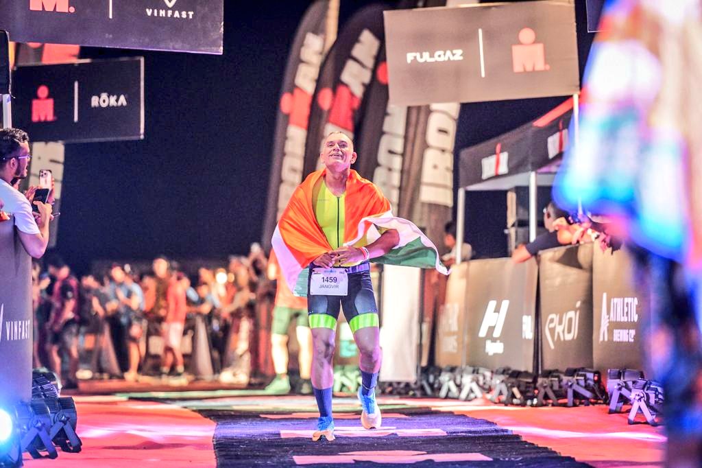 PRODefRjsthn's tweet photo. Col Jangvir Lamba 51 yr old #IndianArmy officer participated &amp; successfully completed #IronManTriathlon held in #Malaysia (Langkawi) on 7th Oct
Timed the event of 3.8 km Swim 180 km Cycling &amp; 42.2 km Marathon 16 Hrs &amp; 41 mins
Completed Asia Pacific Championship in Jun inAustralia https://t.co/C4sRhophjR
