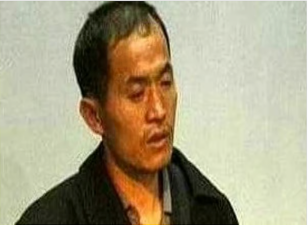 BizarreBlurbs's tweet photo. It is believed that Yang Xinhai was the deadliest serial killer in contemporary Chinese history. From 1999 to 2003, he was criminally responsible for over 67 murders and 23 rapes. After going through a difficult breakup, Xinhai began breaking into his victims' homes, earning the nickname "Monster Killer" from the Chinese media.

Xinhai forced the woman's husband and their six-year-old daughter to witness one particularly graphic killing in which she raped the victim. He then murdered them. On February 14, 2004, Xinhai was taken into custody and put to death by firing squad.