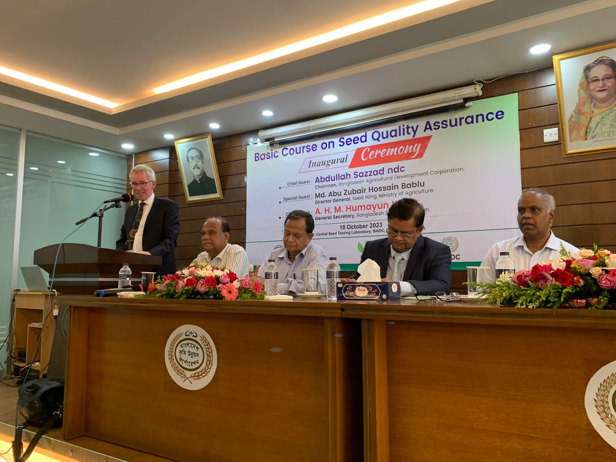 ISTAseedtesting's tweet photo. Just happening: @ISTAseedtesting basic course on #seedquality Assurance in Dhaka 🇧🇩.
About 30 participants learn about #seetedting and quality requirements.
#ISTA trainers are @PaladaFlorina Joēl #Lechappe & Craig #McGill
#seedtest https://t.co/uT1gC4KNdK