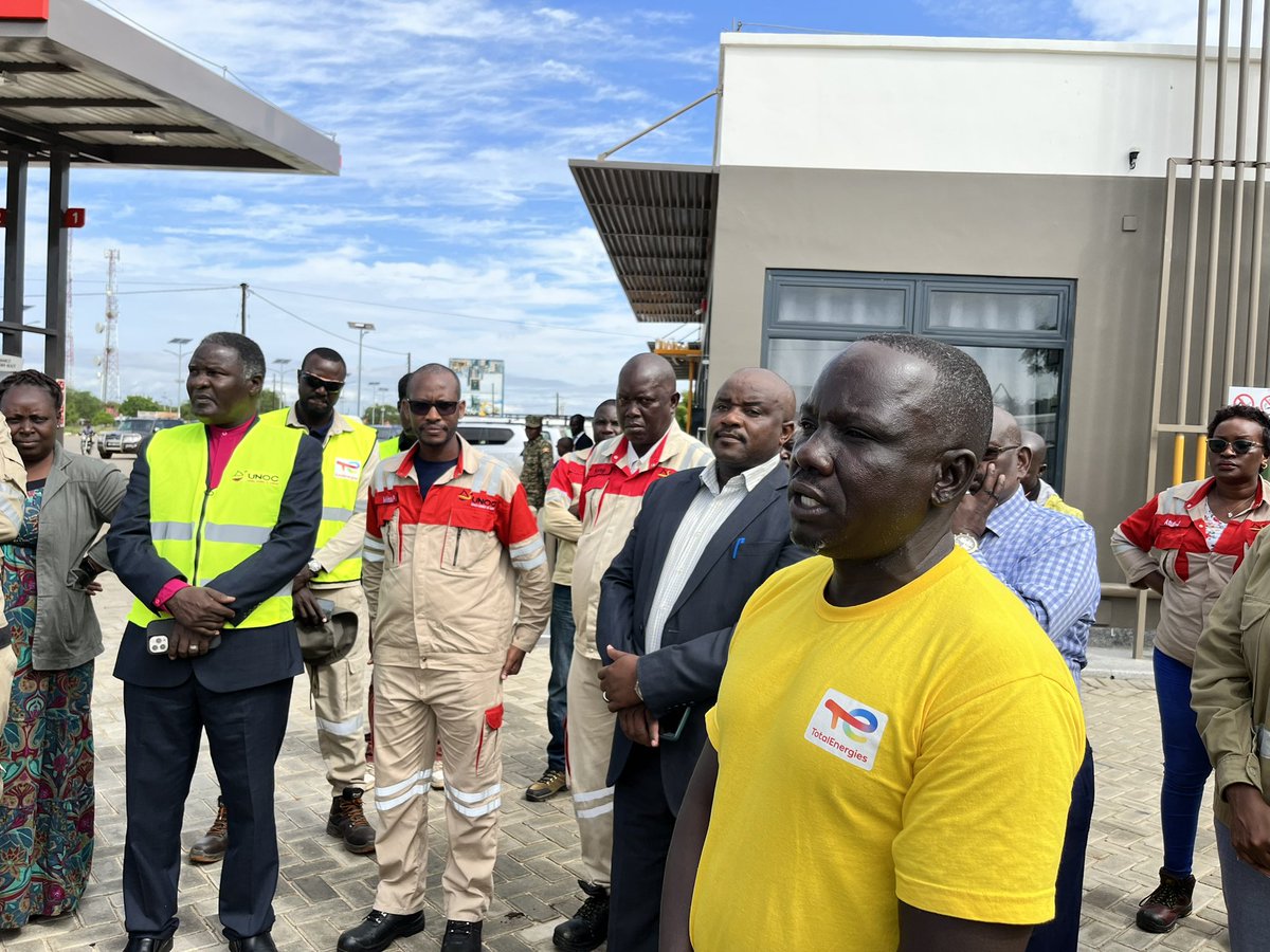 iRaymondMugume's tweet photo. .@TotalEnergiesUG is briefing @irc_uganda leaders before they get to the sites. Christopher Ocowun the PRO and Joy Mubali the Director Social Performance have stressed the importance of the visit and the role religious leaders have to play.
@JonahByakutaaga
#CreatingLastingValue https://t.co/lWtjl1pv42