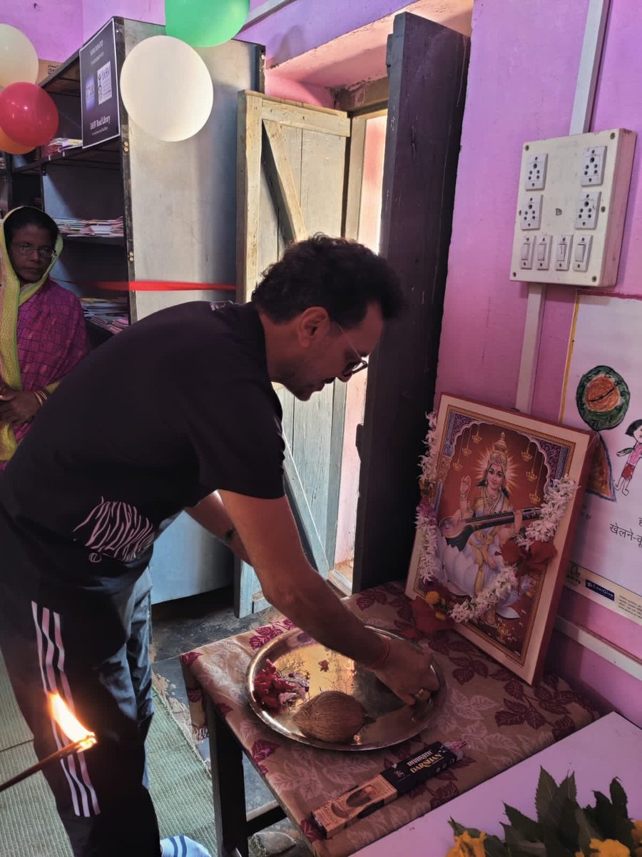 SandeepMall's tweet photo. Earlier today, I had the honour of inaugurating a 300-book library in Gudma village, dedicated to the tribal children there. Many of you have supported this mission of Earth Focus (https://t.co/WJoSEmYp3e) either by attending workshops or by subscribing to my newsletter. I am deeply grateful to each of you. A special thanks to IAHV for their generous donation of the books.