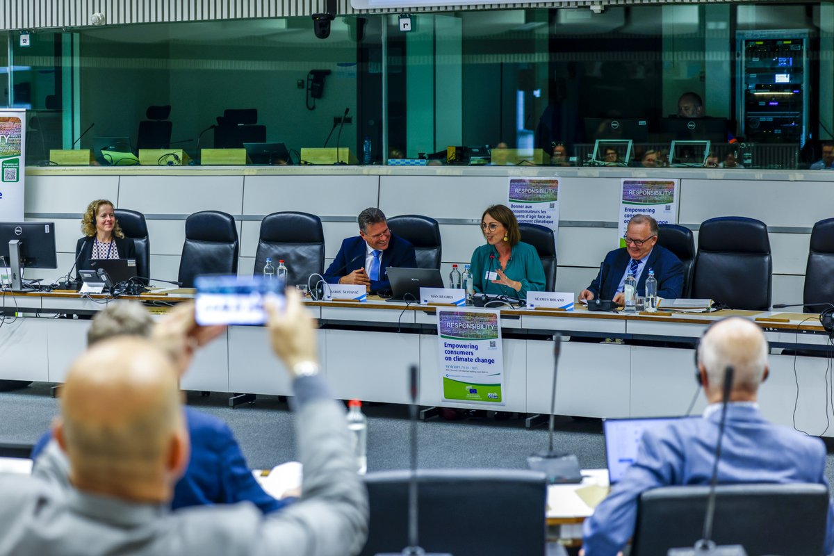 MarosSefcovic's tweet photo. We are all consumers & can play an active role in the #greentransition making environmentally sustainable consumption choices in our everyday lives.
This is why my first #greendialogue focused on empowering consumers on #climatechange
↪️ https://t.co/nSbR6s5a4n
#EUGreenDeal https://t.co/PsFyWewL6E