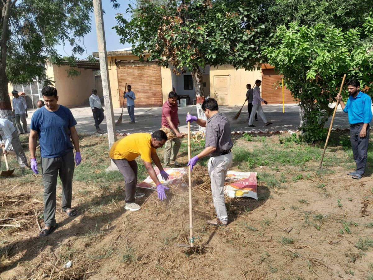 CSIRCEERI's tweet photo. Special Cleanliness Campaign 3.0 has been continued at CSIR-CEERI since 02nd Oct. The campaign is led by Director CSIR-CEERI, Dr P. C. Panchariya and proper inspection and execution are taken care of by CoA, Mr J. S. Sharan.@DrJitendraSingh, @PMOIndia, @CSIR_IND #SwachhataHiSeva. https://t.co/FFQA5QXlFG