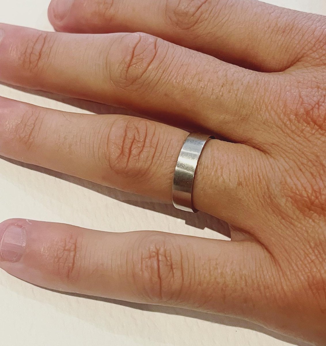 kuka_me's tweet photo. Going into the weekend with Wedding Bands
💒 
WIGGLY Gold Wedding Band (hers)
Platinum Matt Finish Wedding Band (his)

#weddingband #bespokeweddingrings #mensweddingring #jewelry #platinum #platinumring #gold https://t.co/weNrj9U3mF