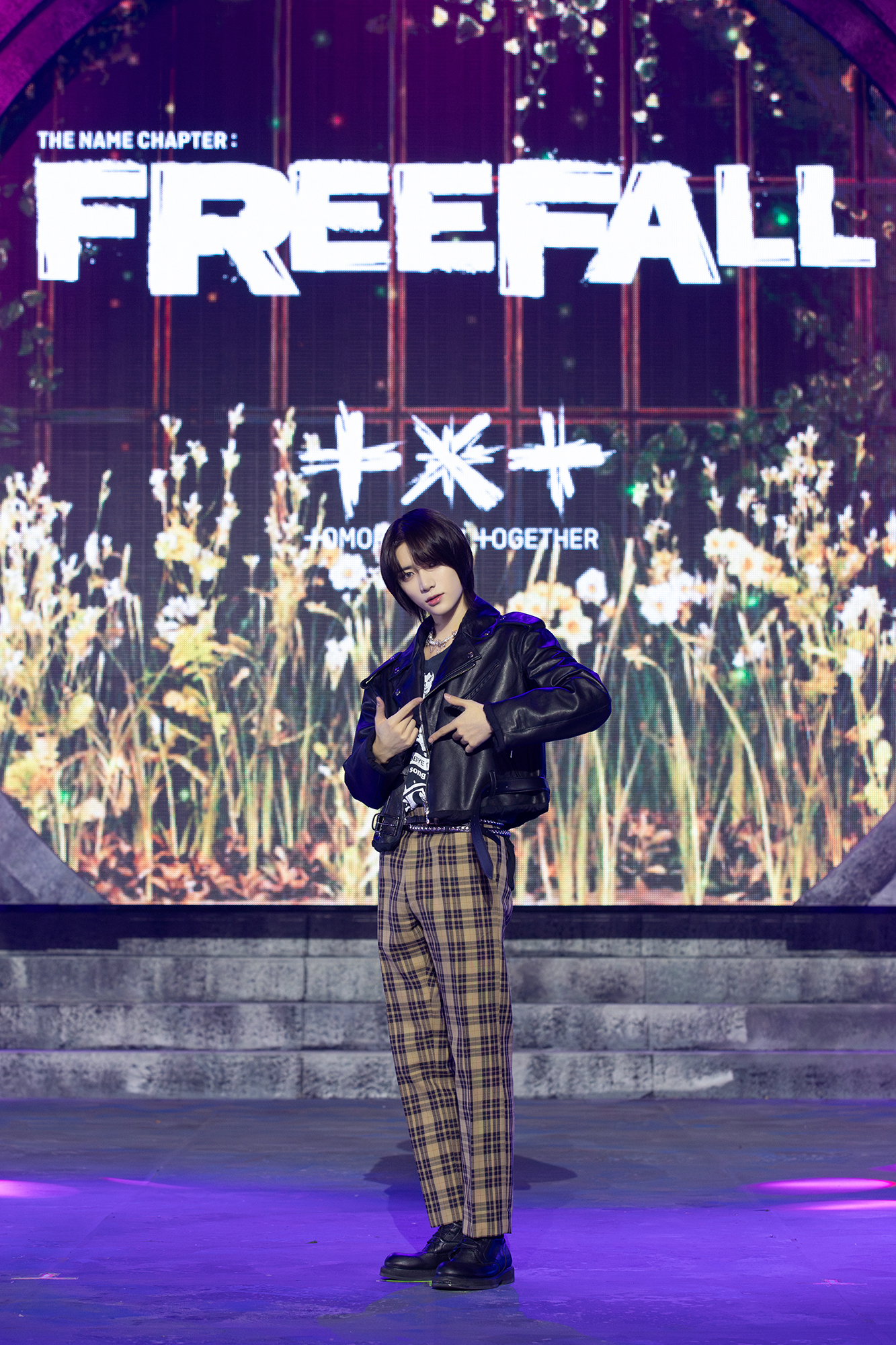 F8OOje2akAAAoLc?format=jpg&name=large