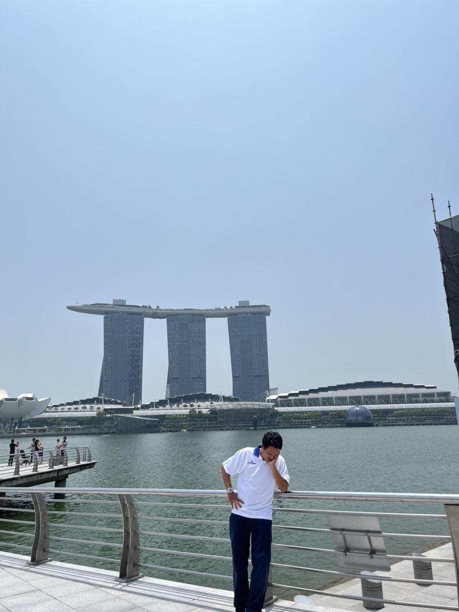 langlay_mister's tweet photo. ยืนคนเดียวมันเหงา https://t.co/Q54jPmQraa