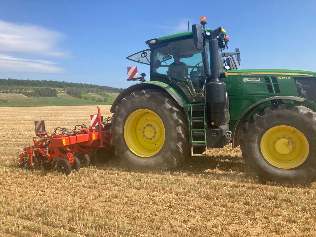 KUHNFrance's tweet photo. Découvrez le STRIGER 6 rangs en action dans des chaumes de seigle !
🌱Conserver de la matière organique en surface, limiter la levée d’adventices dans l’inter-rang
👉 https://t.co/vOwEfjpmwG
#KUHN #stiptill https://t.co/I0cqp6s2E1