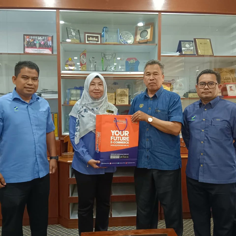𝗞𝗨𝗡𝗝𝗨𝗡𝗚𝗔𝗡 𝗛𝗢𝗥𝗠𝗔𝗧 𝗣𝗘𝗡𝗚𝗔𝗥𝗔𝗛 𝗙𝗔𝗠𝗔 𝗡𝗘𝗚𝗘𝗥𝗜 𝗞𝗘𝗗𝗔𝗛 𝗞𝗘 𝗣𝗘𝗝𝗔𝗕𝗔𝗧 𝗣𝗘𝗚𝗔𝗪𝗔𝗜 𝗗𝗔𝗘𝗥𝗔𝗛 𝗦𝗜𝗞

10 Oktober 2023 | Selasa | Pejabat Daerah Sik

#MalaysiaMADANI
#KPKMMalaysia
#SekuritiMakananNegara
#CukupDanTerjamin
#AgroMADANI