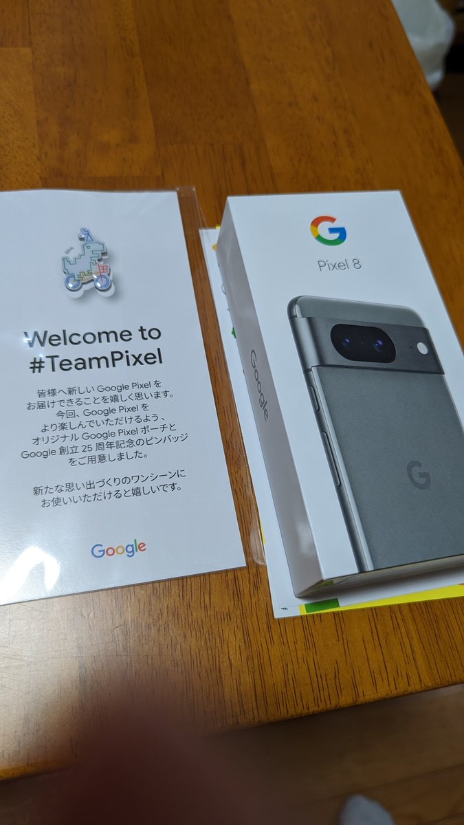 MathR_Kaneko's tweet photo. 実は購入していた #Pixel8 が届きました！サイズが小さく手に収まる感じが良さげ。
現役のPixel6Proに引き続き #TeamPixel でやっていきます https://t.co/OHFxjWa67f