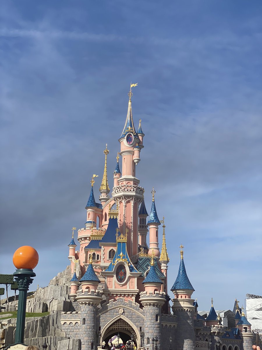 Marinafdz17's tweet photo. Mi lugar favorito con mis personas favoritas ❤️✨🎢✨ https://t.co/GyXkPVxT8l
