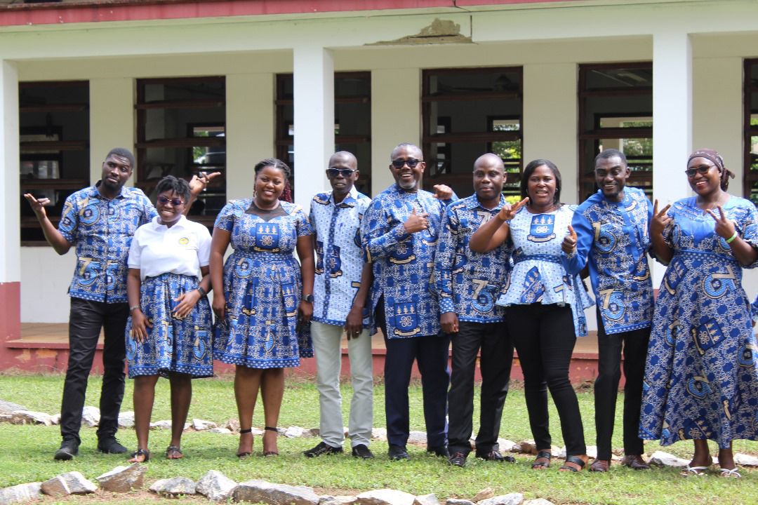 Staff and students from @mafs_dept couldn't resist participating in @UnivofGh's #WearUGDay celebration. 🎉 #UGIS75 #IntegriProcedamus