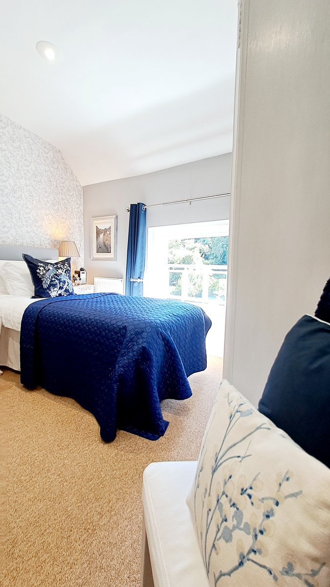 The single bed is so cosy and has a wonderful view of the river.
#singlebed #interiordetails #bedroominspiration #blue #cosyroom #HolidayHome #holidayaccommodation #stayhere #hiddengem #goodnight #comfybeds #comeandstay #luxuryholidayhome #roomwithaview