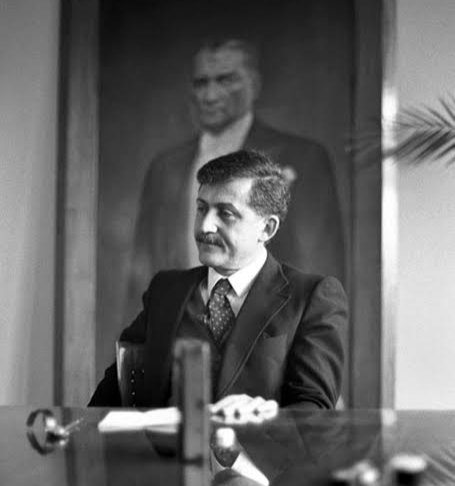"Şeriatçılar özgürlük istemiyor, kendilerinden farklı düşünenlerin özgürlüğünü ellerinden almak istiyorlar..."

- Ahmet Taner Kışlalı