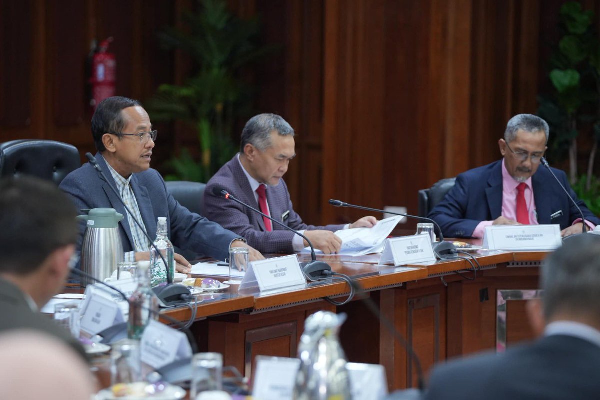 ustsaifulbahri's tweet photo. Penubuhan Majlis Statistik dan Data Negara (MSDNg) dan Majlis Statistik Data Daerah (MSDD) di setiap negeri.

Inisiatif ini penting dalam memastikan pemantauan, pengumpulan, dan analisis data statistik berjalan dengan lancar di seluruh negara. https://t.co/SiyIMQAy7V