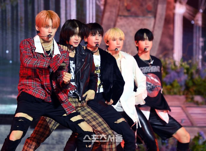 F8ORJ4CbMAA_JUS?format=jpg&name=900x900