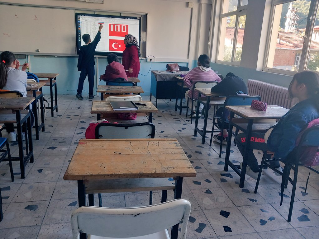 CanBaysun's tweet photo. Okulumuz 6/A sınıfı öğrencileriyle Kodlamalı İngilizce Doğru Yanlış Etkinliğini gerçekleştirdik. @sinopilmem @BtSinop @etwinning57 https://t.co/wMhnXRMcms