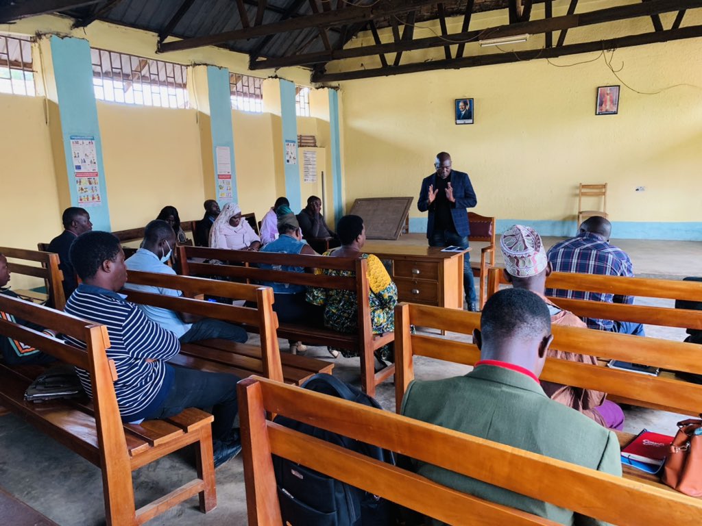 lrsinitiative's tweet photo. Happening Now!!!
Stakeholders engagement in Nabweru division on the upcoming First Responder Training #FRT Program to enhance road safety.

📍Nabweru division headquarters https://t.co/AxIobG2TY6