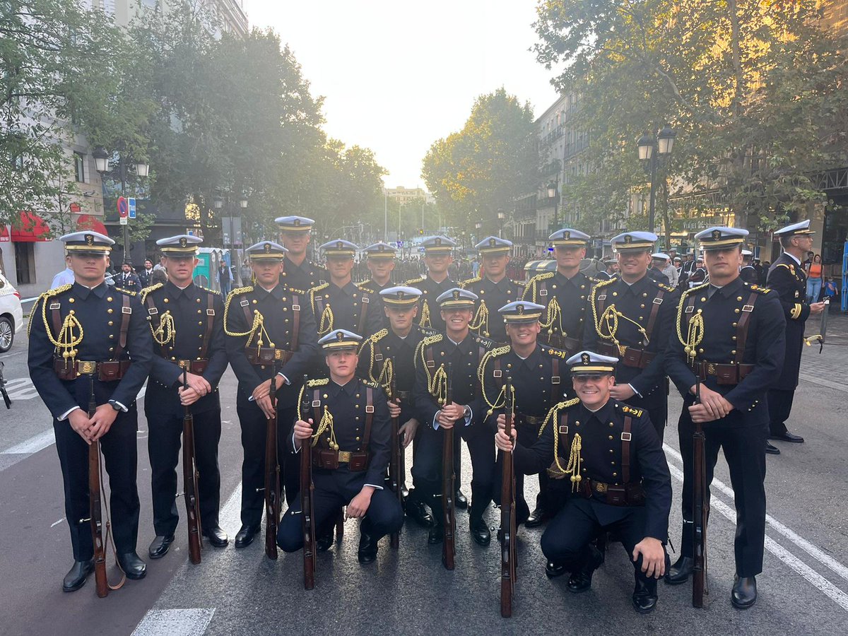 Armada_esp's tweet photo. ¡Feliz Día de la Fiesta Nacional!
Nuestros alumnos de la #EscuelaNavalMilitar ya están en el Paseo del Prado esperando ilusionados el comienzo del desfile.

🇪🇸🇪🇸#OrgullososDeSerEspañoles 🇪🇸🇪🇸
#DFN23

#SomosLaArmada🇪🇦⚓️ https://t.co/ftysrNlCMg