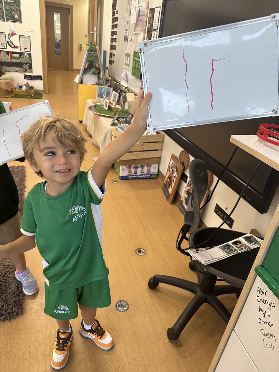 ArborFoundation's tweet photo. We talk about how many friends are in class each morning. After our discussion, some children decided to write how many children are in class today for everybody to see! 🔢 #ButtercupClass https://t.co/SsGCrly9gw