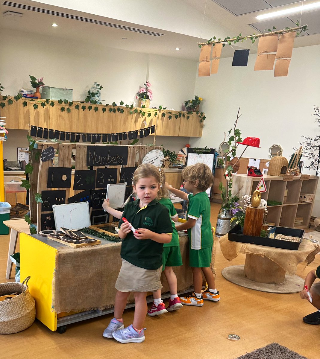 ArborFoundation's tweet photo. We talk about how many friends are in class each morning. After our discussion, some children decided to write how many children are in class today for everybody to see! 🔢 #ButtercupClass https://t.co/SsGCrly9gw