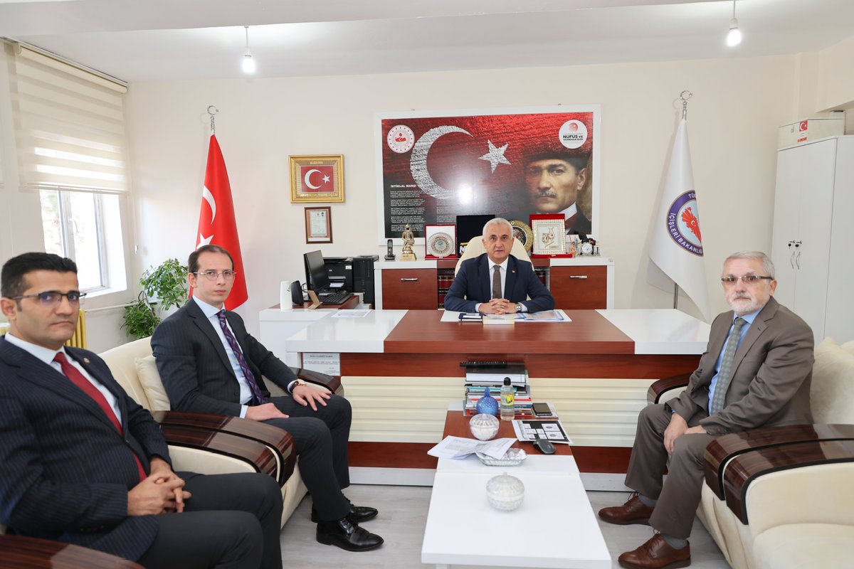 Valimiz Sayın <a href="/Valiavnicakir/">Avni Çakır</a>, Muş İl Nüfus ve Vatandaşlık İşleri Müdürlüğü'nü ziyaret etti.
Sayın Valimiz, kurumda yürütülen çalışmalar hakkında Nüfus Müdürü Veysel Aktaş'tan bilgi aldı.
📍Muş Nüfus Müdürlüğü