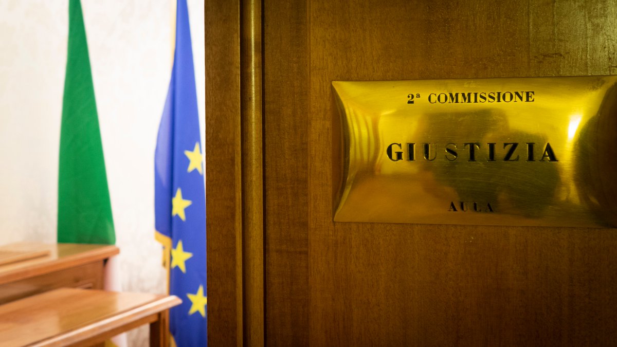 SenatoStampa's tweet image. #Giustizia. In Commissione Giustizia, audizioni informali su ddl di iniziativa governativa di modifiche a #CodicePenale, #CodicediProceduraPenale e #OrdinamentoGiudiziario senato.it/leg/19/BGT/Sch… Diretta → webtv.senato.it/webtv_live?can…