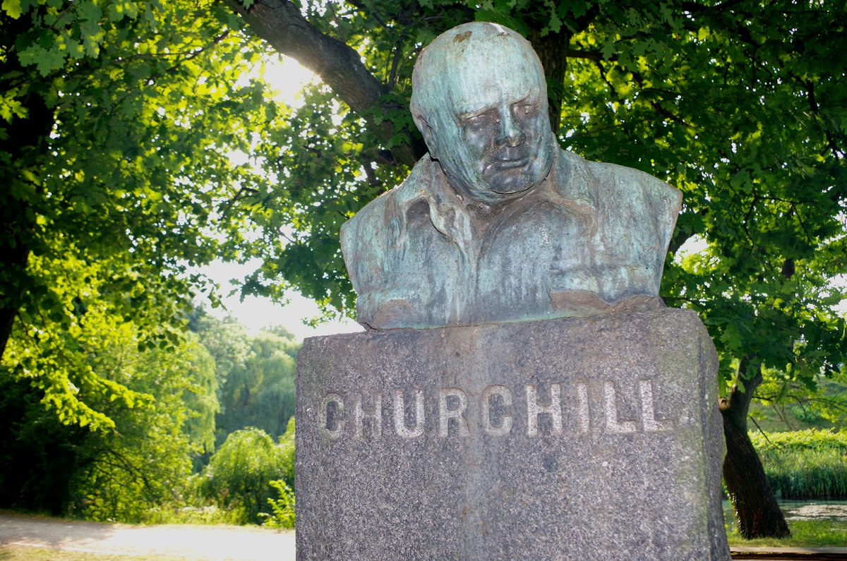 13brevkasse's tweet photo. Churchill was extremely accident-prone ๐ค
As a youth, #Churchill once suffered a concussion and ruptured a kidney while playfully throwing himself off a bridge. Later on, he nearly drowned in a #Swiss lake, fell several times from horses, dislocated his shoulder while disembarking from a ship in #India
Crashed a plane while learning to fly and was hit by a car when he looked the wrong way to cross #NewYork Fifth Avenue. None of these incidents left him debilitated. He lived until age 90 before finally succumbing
to a stroke.
If you're going through hell, keep going.
#History #Kensington #Statesman #WinstonChurchill #Soldier @UlrichJvV @THstraya2017 #Quotes @TimCoronel #PrimeMinister #BlenheimPalace #UnitedKingdom @TG22110 @SoCal_Chemistry #1900s #WW2 @USAS_WW1 @elchandler #WorldWarII @ItalyWith @DoctorLordBasil #Copenhagen @Anyextee @ZealandEarly #1800s #Denmark