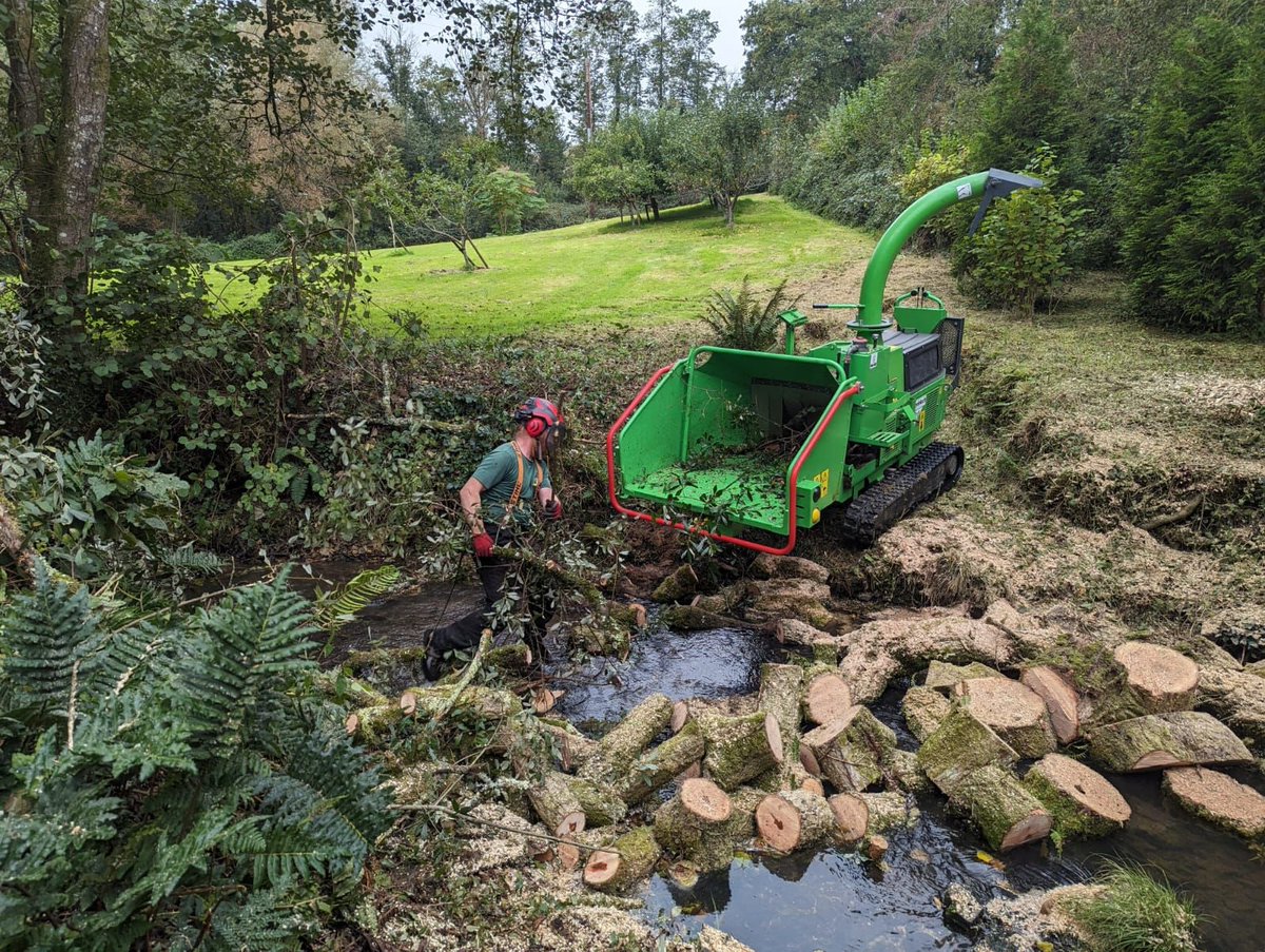 johnscottkubota's tweet photo. When access is an issue for a major job then the @GreenMechUK tracked range of chippers will do the job. This SafeTrak chipper was perfect for the task. Thanks to #Langoretreeservices for the pictures. Contact @VincentTractors for any @GreenMechUK enquiries in the SW. #langore https://t.co/AVPLLkJLlm