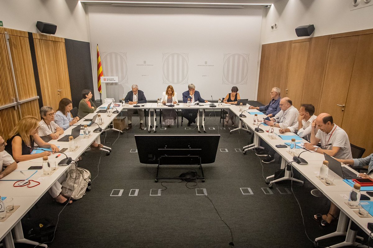 nataliamasguix's tweet image. 🤝 Hem comptat amb les valuosíssimes aportacions del Consell Assessor en Política Econòmica de Catalunya (#CAPEC), un òrgan clau on hem debatut sobre els efectes de la crisi energètica i climàtica, les polítiques de fiscalitat o l’impacte dels fons Next Generation.