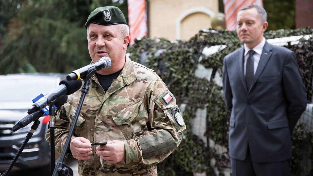 Wóz Jednostki Ratownictwa Górniczo - Hutniczego #KGHM ⚒️ trafi do centrum Szkolenia Wojsk Specjalnych. 

‼️ JRGH współpracuje z Wojskami Specjalnymi m. in. w zakresie dot. ratownictwa medycznego czy organizowania wspólnych obozów szkoleniowo - treningowych.