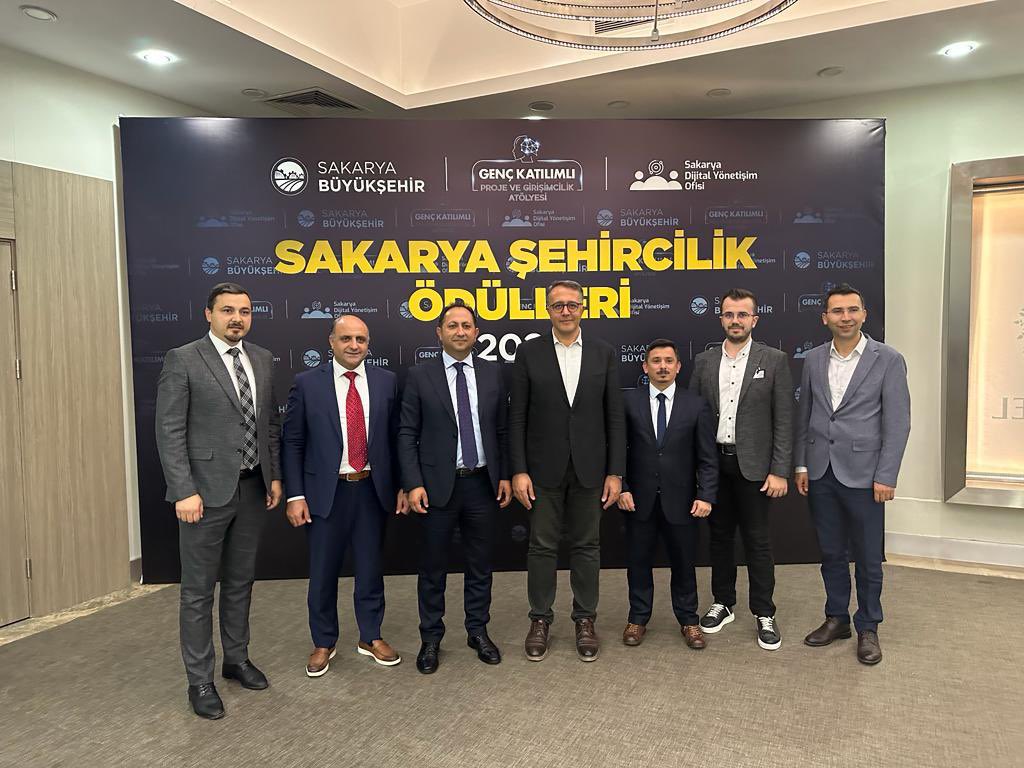gmsakarya's tweet photo. Sakarya Büyükşehir Belediyesi'nin duzenlemis oldugu "Serbest Fikirler" ve "Fikirden Girisimcilige" proje yarismalari ödül törenine başkan yardımcımız Mahmud Sami Eminler katılım sağladı. https://t.co/QpxKgcb8hB
