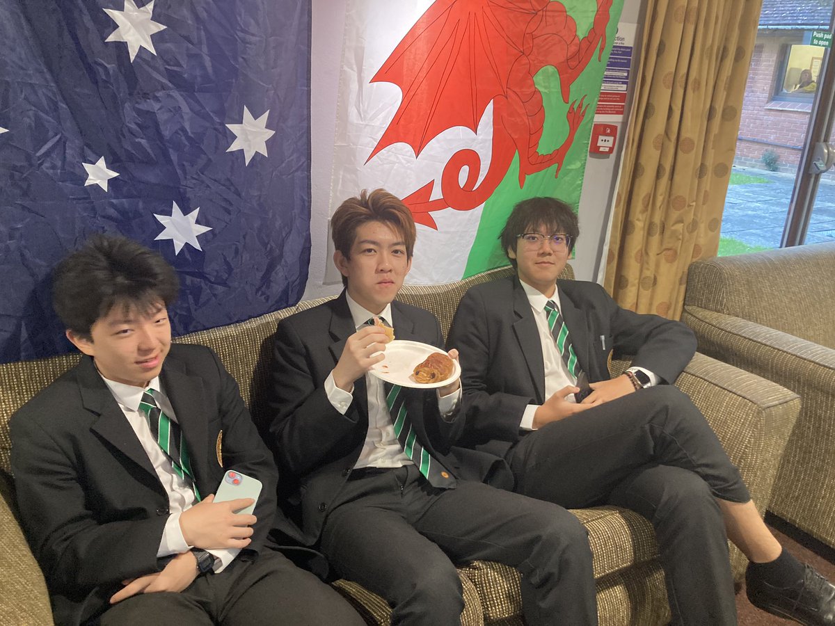 HaywoodsHouse's tweet photo. Another delicious @HaywoodsHouse breakfast this morning, it was a real treat for house staff to serve and reward the boys for their hard work so far this term #servetolead #bekindhelpotherssmile #care #nearlyhalfterm https://t.co/4Jl84EQLJ4