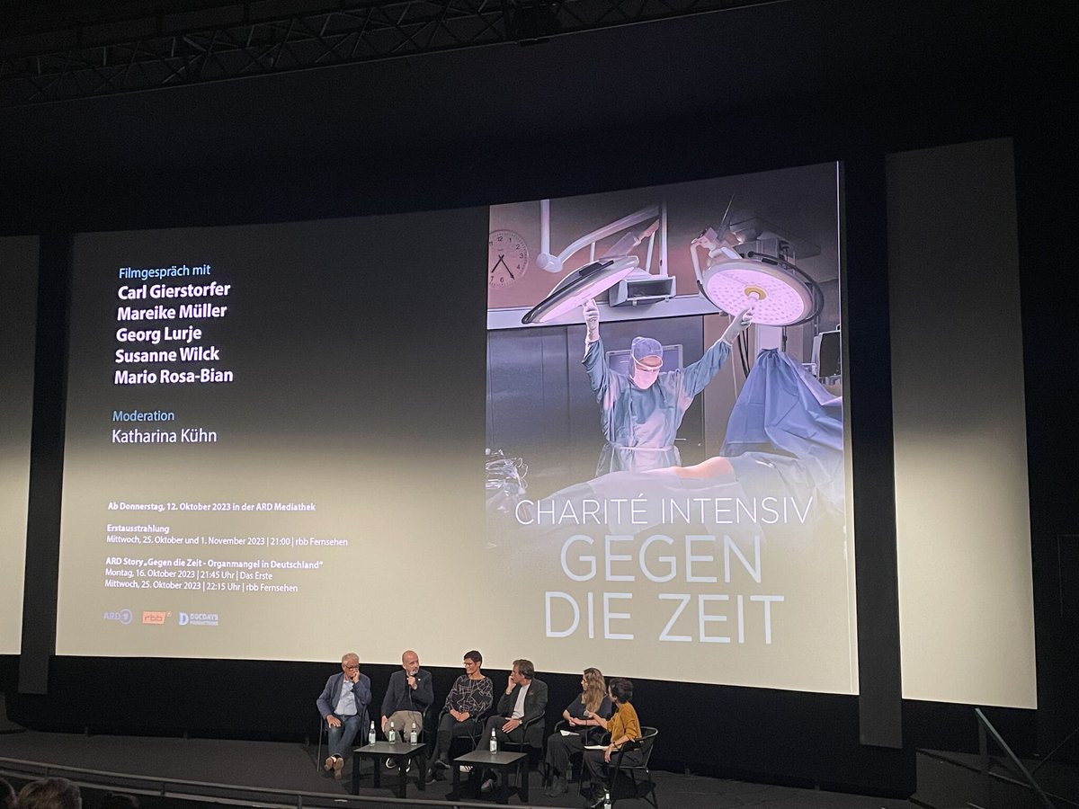 Deutsches Herzzentrum der Charité (@dhzcharite) on Twitter photo 📽️Gestern feierte in Berlin die #ARD-Serie "Charité Intensiv: Gegen die Zeit" #Premiere. Die Serie dokumentiert den Ablauf einer #Organspende. Auch zwei #DHZC-Patient:innen sprechen im Film über ihren Weg zur #Transplantation. ➡️ tinyurl.com/yrk2umc7 <a href="/ChariteBerlin/">Charité - Universitätsmedizin Berlin</a> 📽️Gestern feierte in Berlin die #ARD-Serie "Charité Intensiv: Gegen die Zeit" #Premiere. Die Serie dokumentiert den Ablauf einer #Organspende. Auch zwei #DHZC-Patient:innen sprechen im Film über ihren Weg zur #Transplantation. ➡️ tinyurl.com/yrk2umc7 <a href="/ChariteBerlin/">Charité - Universitätsmedizin Berlin</a>