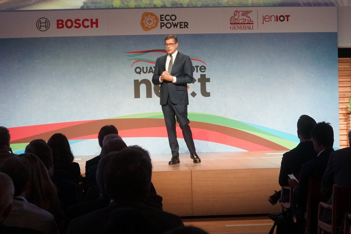 quattroruote's tweet photo. #QuattroruoteNext, #Pellegrini: "La #sostenibilità deve essere inclusiva". Il direttore di #Quattroruote ha introdotto il forum sul futuro dell'automotive con un messaggio chiaro: "Il progresso o è di tutti, oppure non è"  --->  https://t.co/xShduQALk7 https://t.co/FRQkRE4zmF