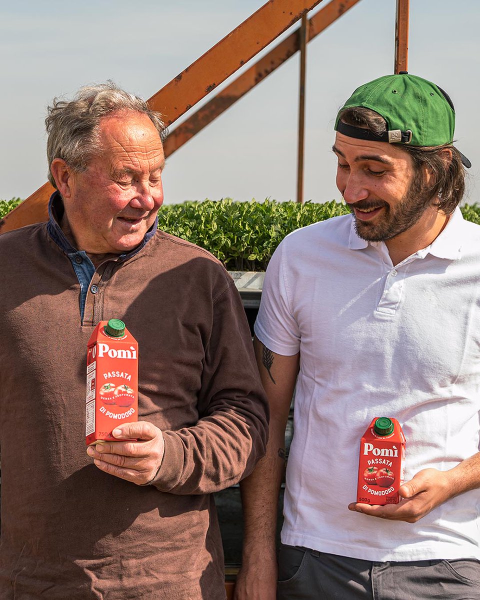 I nostri Brick sono creati con carta 100% riciclabile.

Fanno bene all'ambiente e proteggono tutto il gusto del pomodoro coltivato dai nostri mitici agricoltori come Piergiorgio e Filippo in foto 💕

🍅🇮🇹 #Pomì #IncucinaconPomì #PomodoroVero #UnitedFarmersofPomì #FarmWithFun