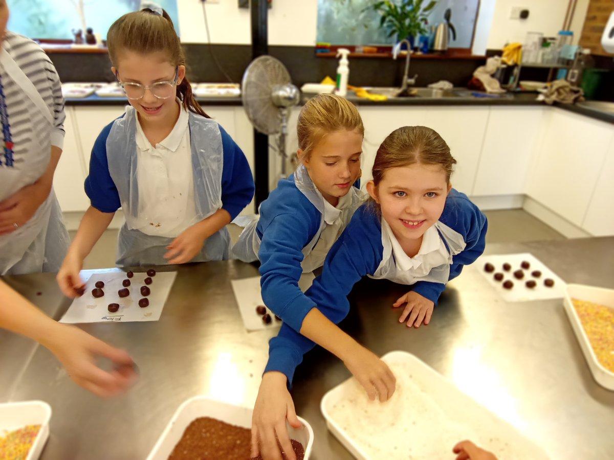 Oak Class are learning about the Mayans - with part of that culture reflected in chocolate. A great morning was had learning about, creating and eating chocolate: good times.