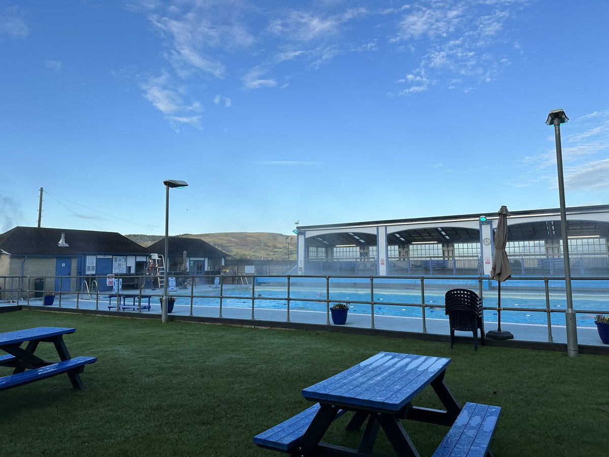 Peak District pre-conference dip on the way to @TheChristieSoO #Warmerinthewater 6C outside 
Thanks to <a href="/ShonaKohlhardt/">Shona Kohlhardt</a> and team, this perfect Lido has a session for people with cancer every week too 🏊🏼 #everybodyactive